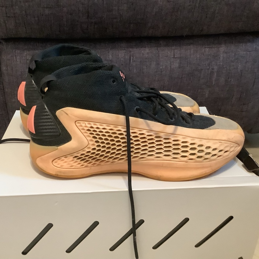 USED AE1 Size 9.5